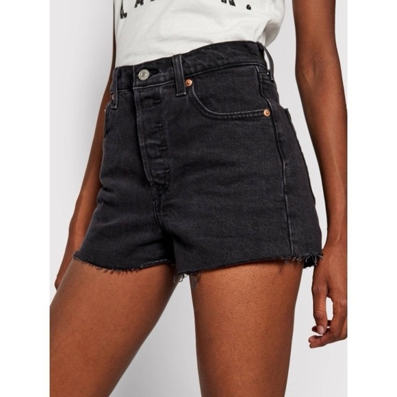 Levi’s Ribcage Black Denim Shorts - Picture 10 of 10